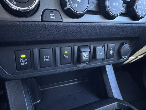 Used 2020 Toyota Tacoma TRD Off-Road w/ Technology Package image 28