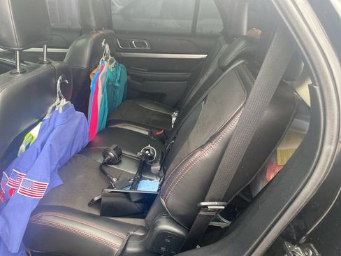 Used 2018 Ford Explorer XLT w/ Equipment Group 202A image 7