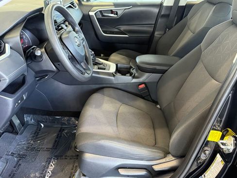 Used 2019 Toyota RAV4 XLE image 18