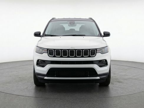 Used 2025 Jeep Compass Limited AWD/4WD image 2