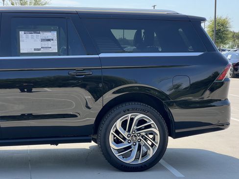 New 2025 Lincoln Navigator L Reserve image 6