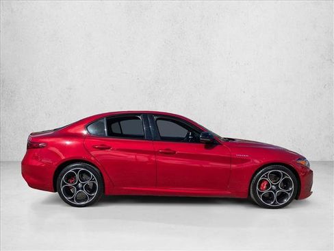 Used 2023 Alfa Romeo Giulia Veloce image 4