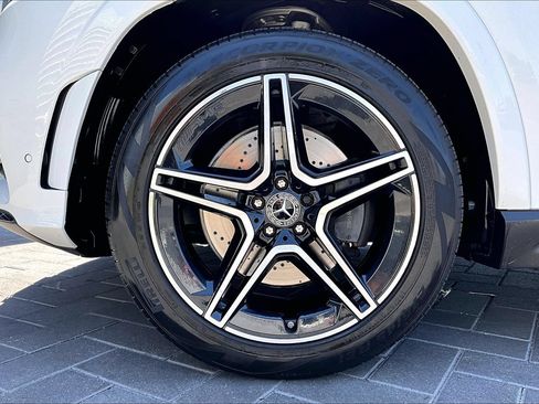 Used 2023 Mercedes-Benz GLS 450 4MATIC image 9