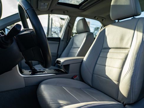 Used 2017 Toyota Camry XLE image 15