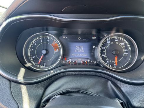 Used 2019 Jeep Cherokee Trailhawk w/ Cold Weather Group AWD/4WD image 11