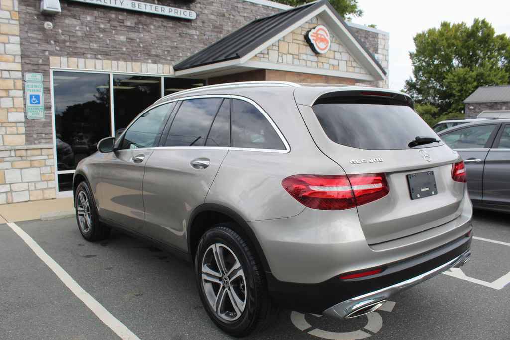 Used 2019 Mercedes-Benz GLC 300 4MATIC image 10