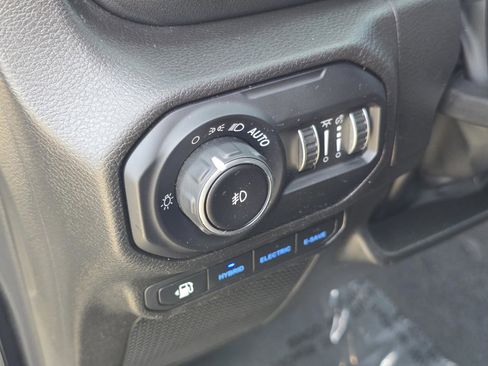 Used 2022 Jeep Wrangler Unlimited Sahara 4xe image 15