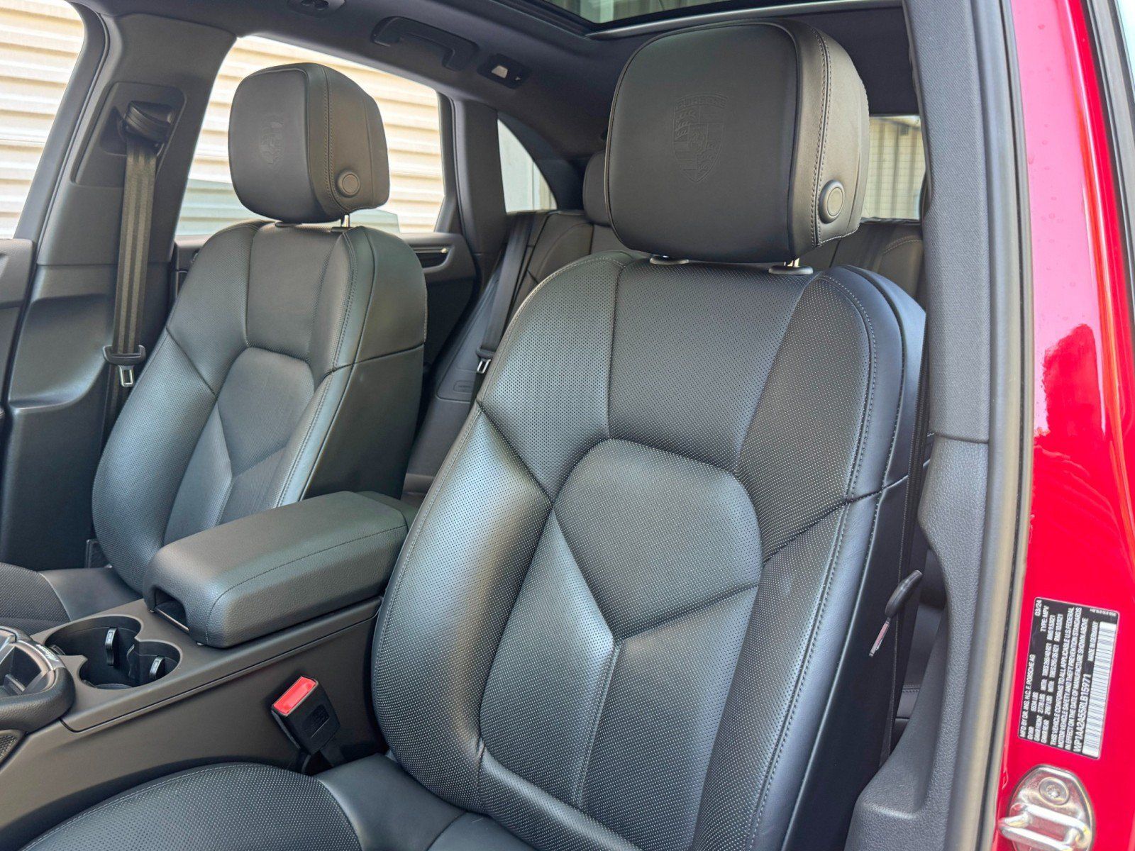 Used 2024 Porsche Macan AWD/4WD image 37
