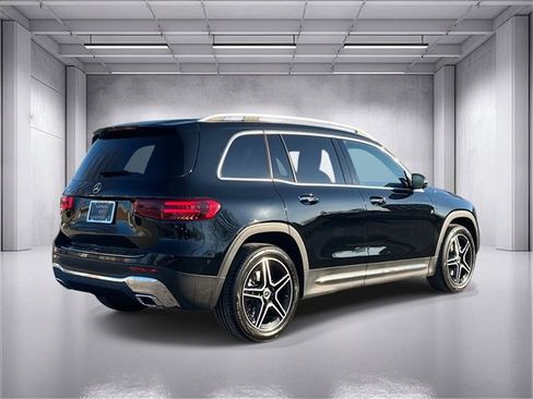 Used 2024 Mercedes-Benz GLB 250 image 3