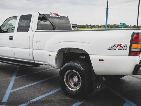 Used 2004 Chevrolet Silverado 3500 4x4 Extended Cab w/ Heavy-Duty Power Package image 22