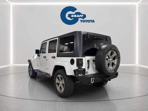 Used 2017 Jeep Wrangler Unlimited Sahara w/ Connectivity Group AWD/4WD image 5