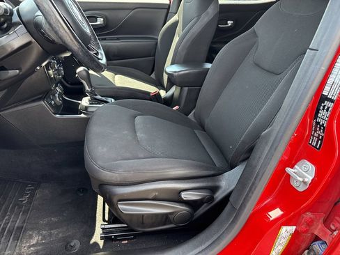 Used 2019 Jeep Renegade Altitude w/ Quick Order Package 2XM AWD/4WD image 11