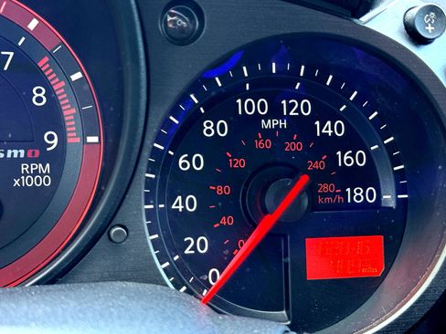 Used 2017 Nissan 370Z NISMO image 32