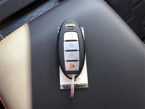 Certified 2025 Nissan Frontier PRO-4X image 30