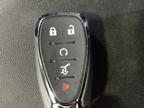 Used 2020 Chevrolet Equinox LT w/ Sport Edition FWD image 32