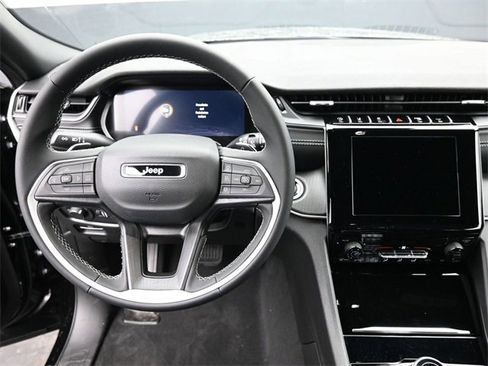 New 2025 Jeep Grand Cherokee Laredo image 14