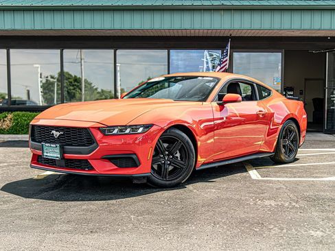 Used 2024 Ford Mustang Coupe RWD image 5
