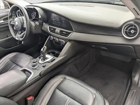 Used 2020 Alfa Romeo Giulia image 20