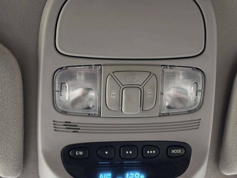 Used 2010 Toyota Sienna LE FWD image 31
