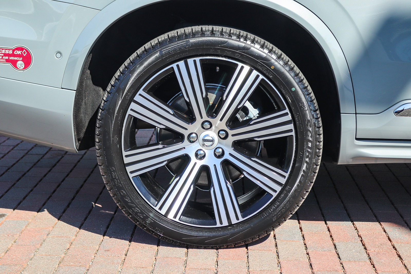 Used 2025 Volvo XC90 T8 Plus w/ Protection Package Premier AWD/4WD image 10