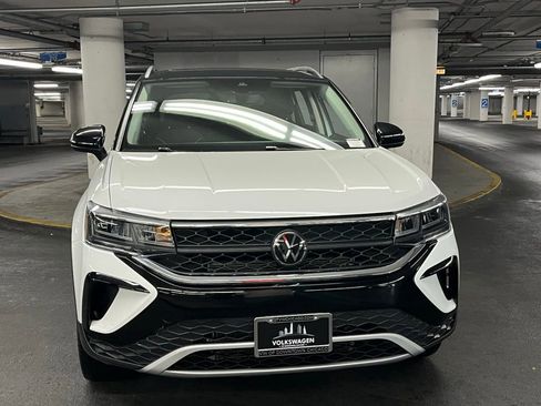 Used 2023 Volkswagen Taos SE image 32