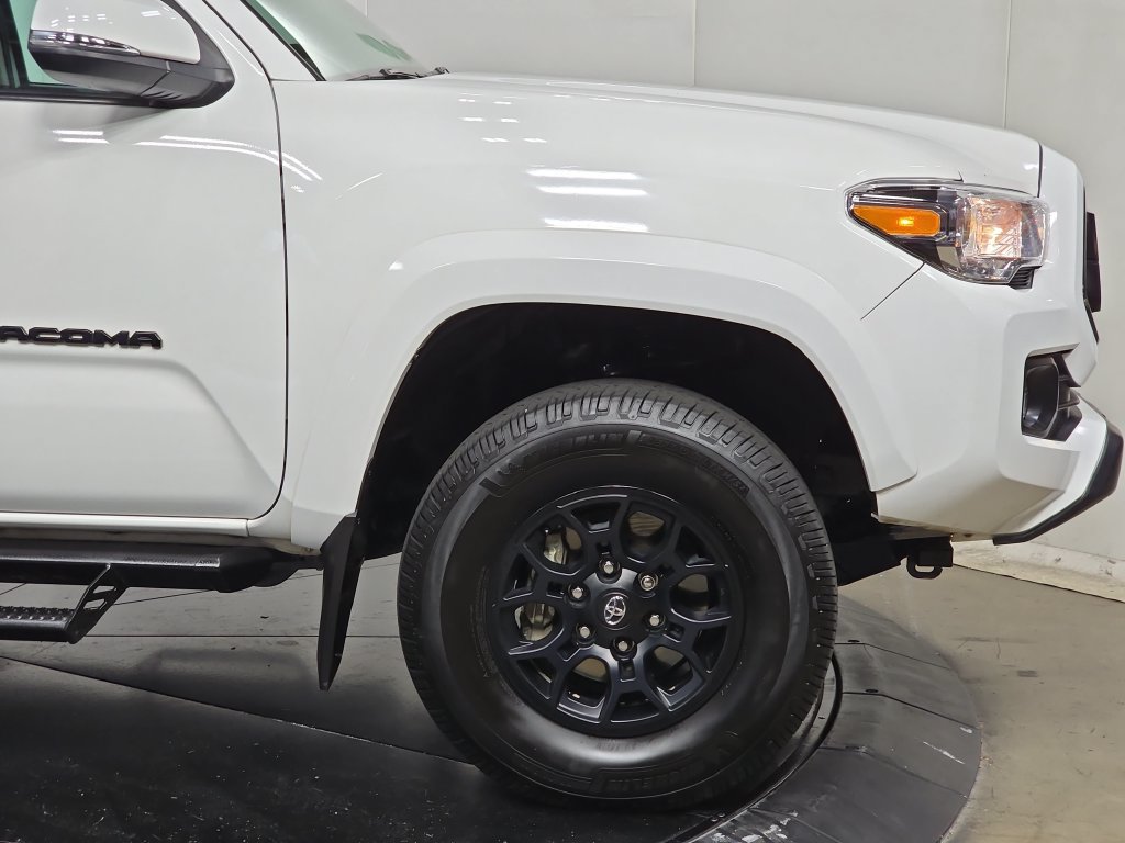 Used 2021 Toyota Tacoma SR5 w/ Technology Package AWD/4WD image 11