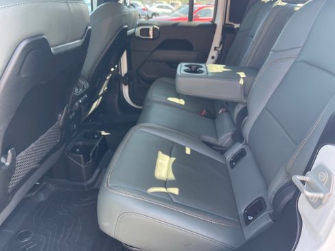 Used 2024 Jeep Gladiator Mojave AWD/4WD image 12