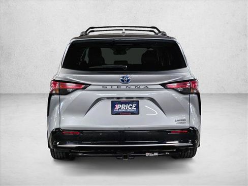 Used 2022 Toyota Sienna Limited FWD image 7