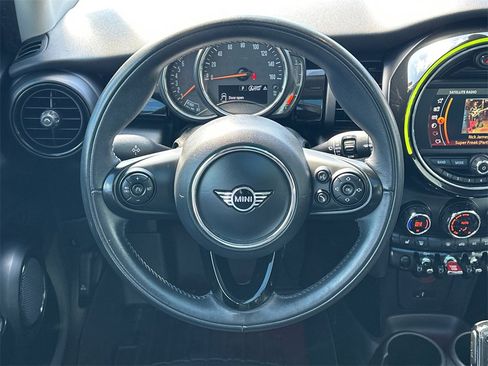 Used 2020 MINI Cooper 4-Door Hardtop image 24