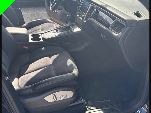 Used 2018 Porsche Macan AWD/4WD image 8