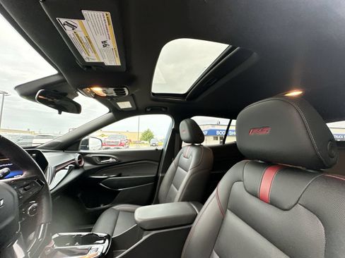Certified 2024 Chevrolet Trax RS w/ Sunroof Package FWD image 18