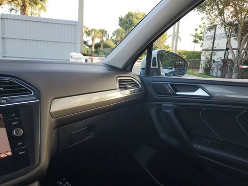 Certified 2023 Volkswagen Tiguan SE w/ Panoramic Sunroof Package FWD image 30