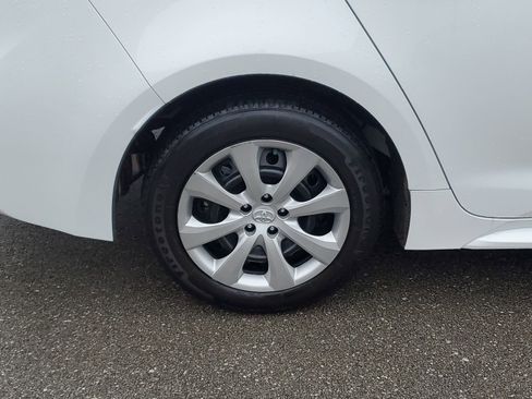 Certified 2025 Toyota Corolla LE image 5