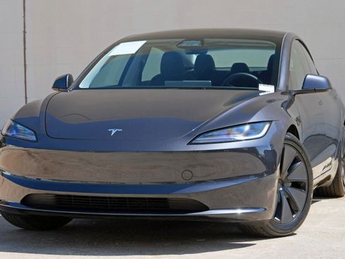 Used 2024 Tesla Model 3 image 3