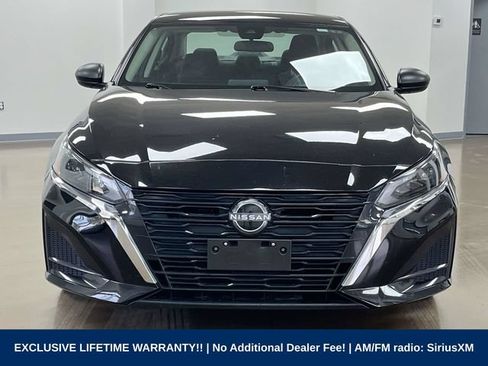 Used 2025 Nissan Altima 2.5 SV FWD image 2