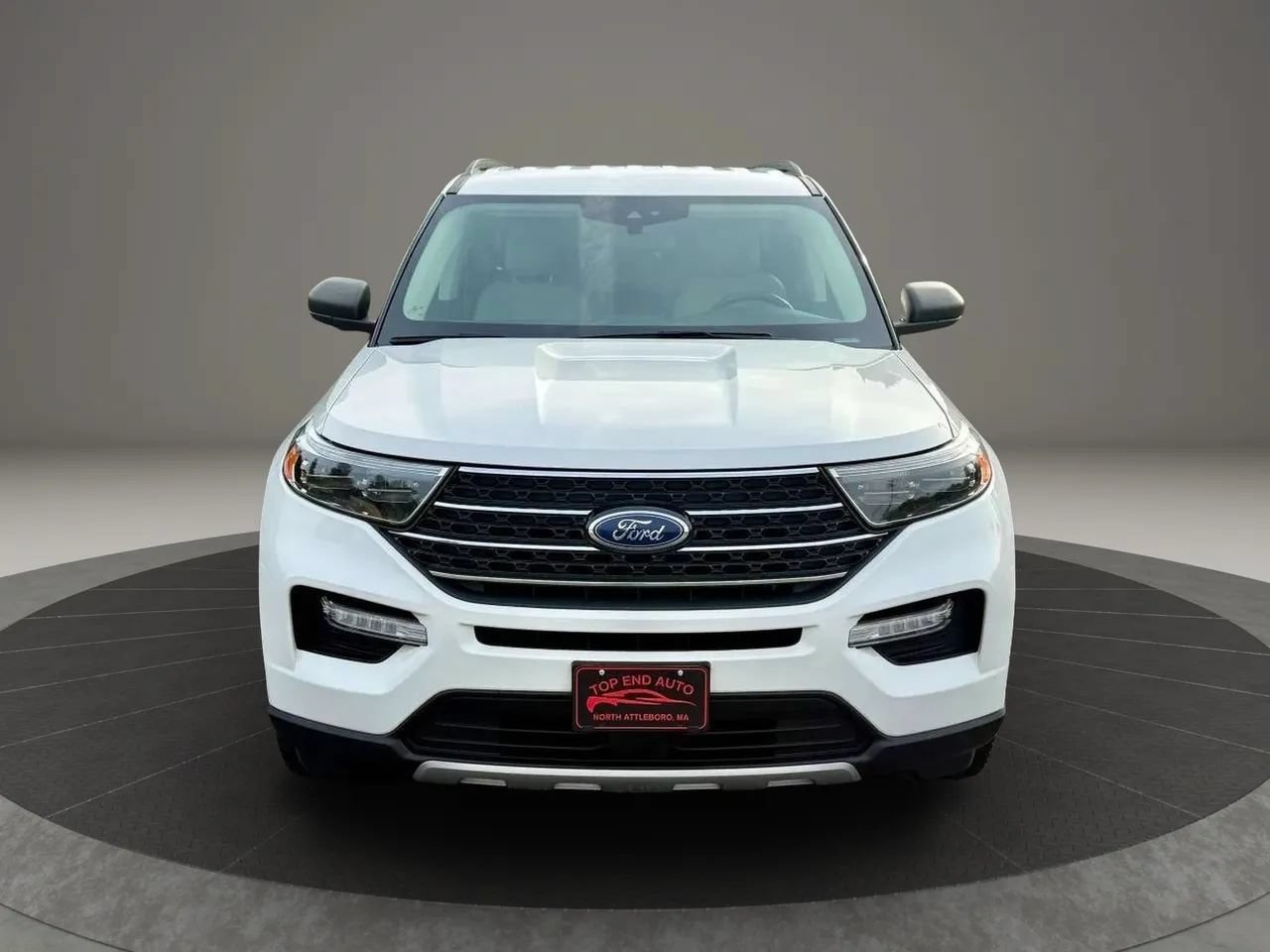 Used 2020 Ford Explorer XLT w/ Equipment Group 202A AWD/4WD image 2