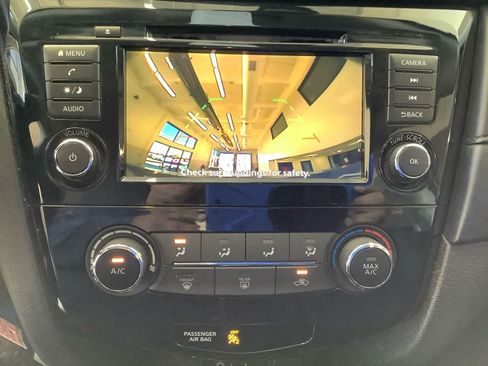 Used 2019 Nissan Rogue S image 25