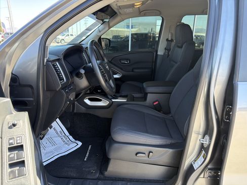 Used 2024 Nissan Frontier SV w/ SV Convenience Package image 14