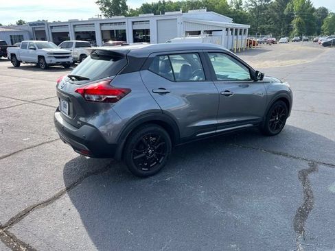 Used 2020 Nissan Kicks SR w/ SR Premium Package FWD image 3