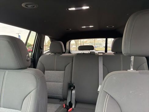 Used 2025 GMC Acadia Elevation image 35