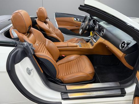 Used 2013 Mercedes-Benz SL 550 image 17