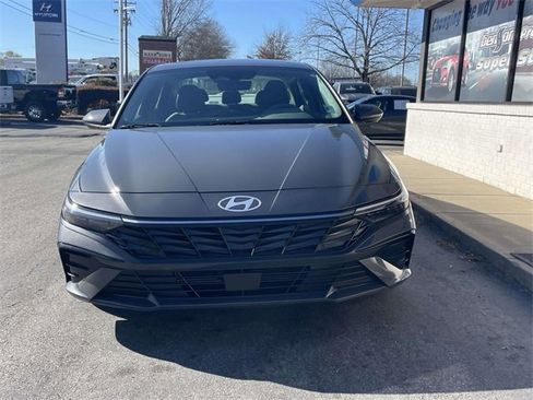 Certified 2024 Hyundai Elantra SEL w/ Convenience Package image 2