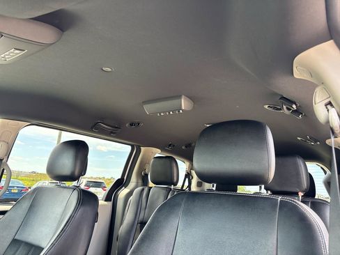 Used 2018 Dodge Grand Caravan SXT FWD image 19