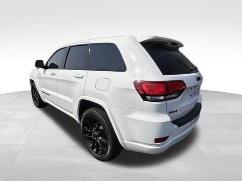 Used 2018 Jeep Grand Cherokee Altitude AWD/4WD image 5