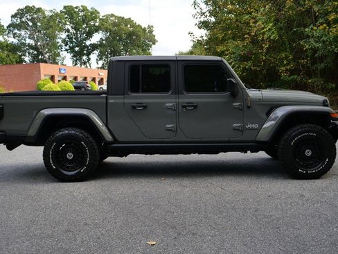 Used 2020 Jeep Gladiator Overland image 33