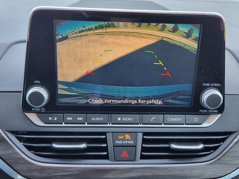 Used 2025 Nissan Altima 2.5 SV image 18