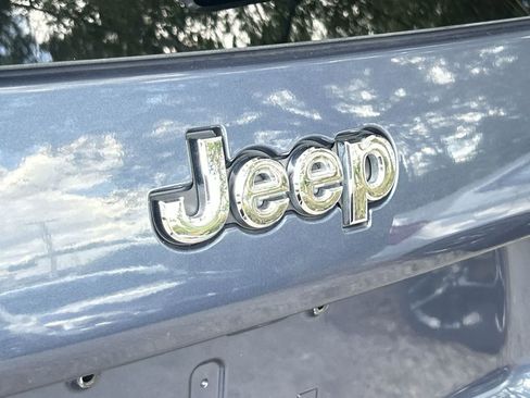 Used 2021 Jeep Cherokee Latitude FWD image 8
