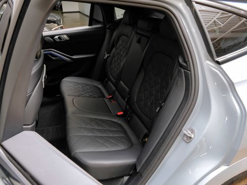 Used 2025 BMW X6 xDrive40i AWD/4WD image 43