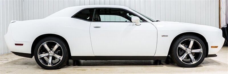 Used 2014 Dodge Challenger SXT RWD image 19