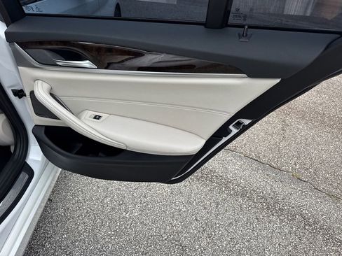 Used 2017 BMW 540i RWD image 16